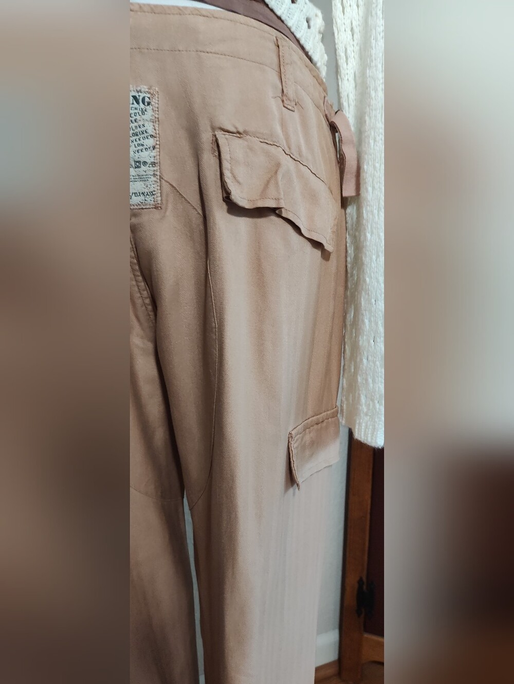 DA-NANG Women's Cargo Cropped Pants in Warm Beige NWOT - Picture 7 of 15